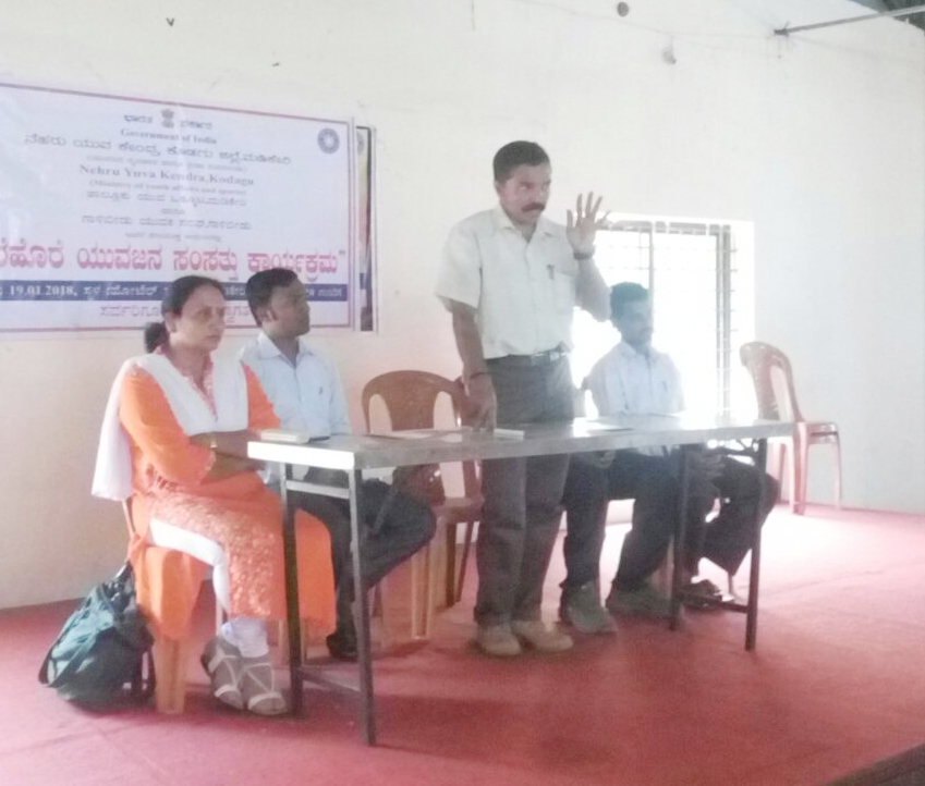 ಮಡಿಕೇರಿ: ಯುವ ಒಕ್ಕೂಟದಿಂದ “ನೆರೆಹೊರೆ ಯುವಜನ ಸಂಸತ್ತು” ಕಾರ್ಯಕ್ರಮ